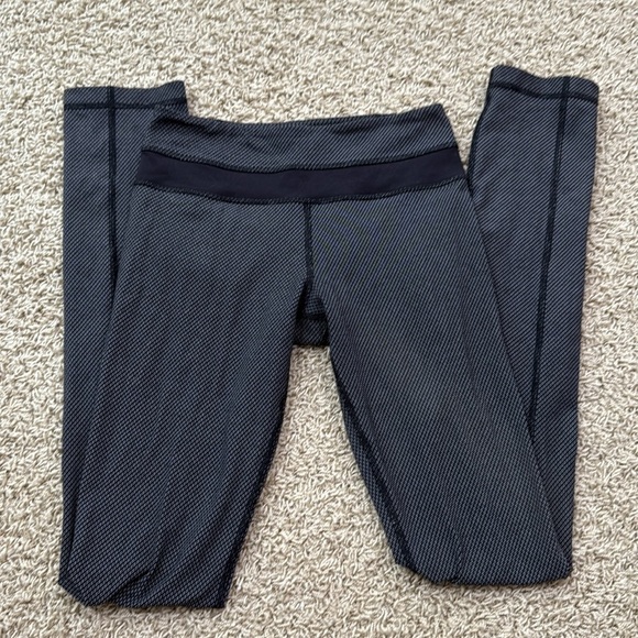 Lululemon Skinny Groove Pant Size 2 (Diamond Dot Black White) - Picture 7 of 8